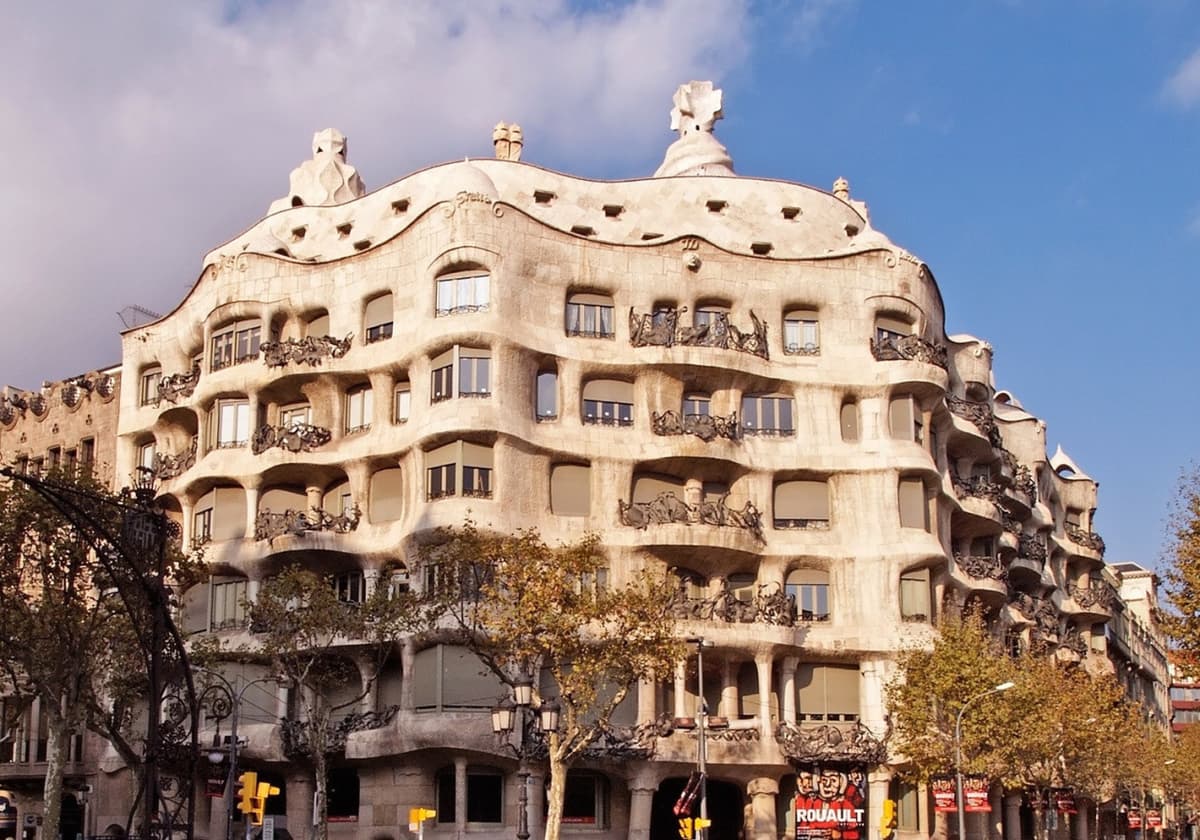 Barcelona Walking Tour with High-Speed Train Transfer from Madrid