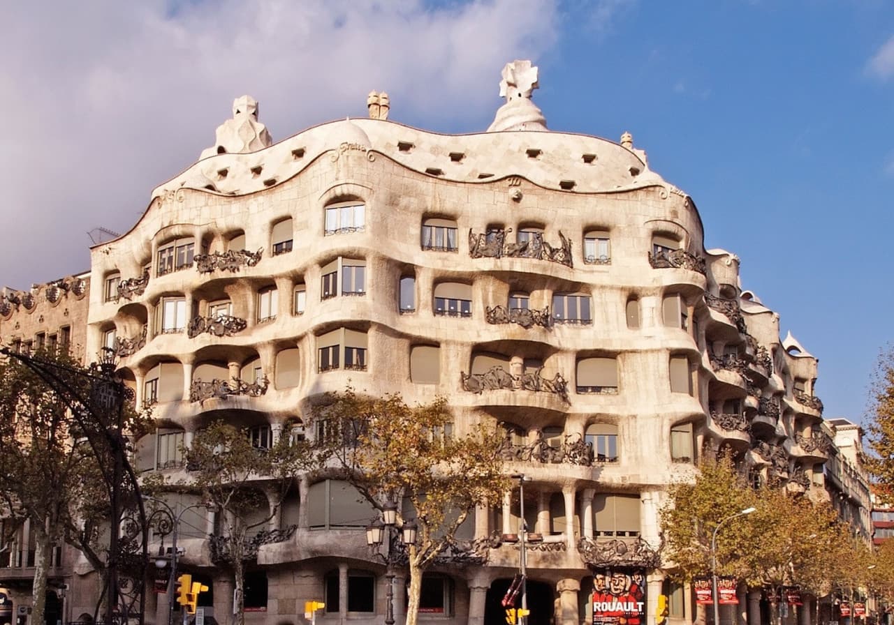 Barcelona Walking Tour with High-Speed Train Transfer from Madrid