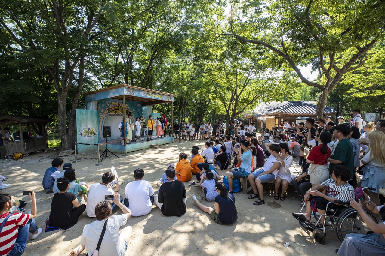 Korean Folk Village and Suwon Hwaseong Fortress Full-Day Tour from Seoul