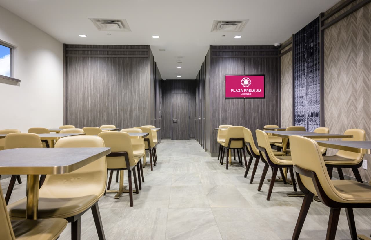 Plaza Premium Lounge - Toronto Pearson International Airport Terminal 1 – photo 2