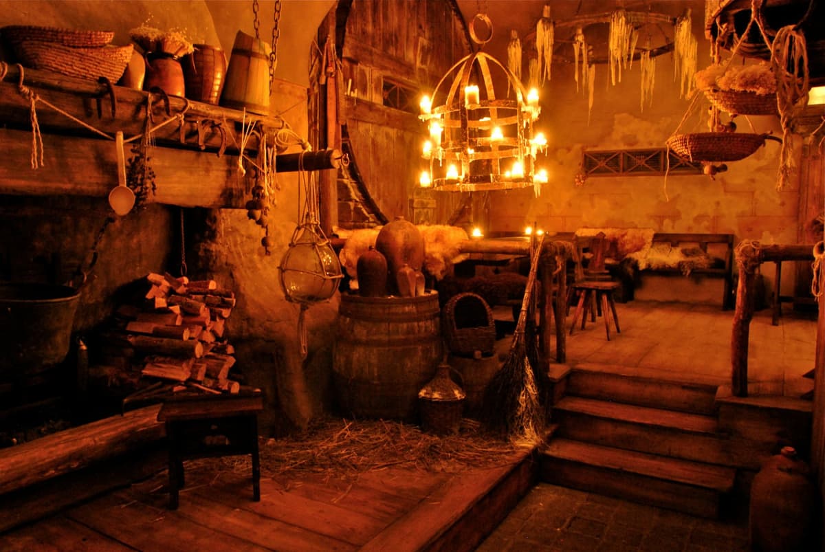 Prague: Medieval Dinner With Live Show & Unlimited Drinks