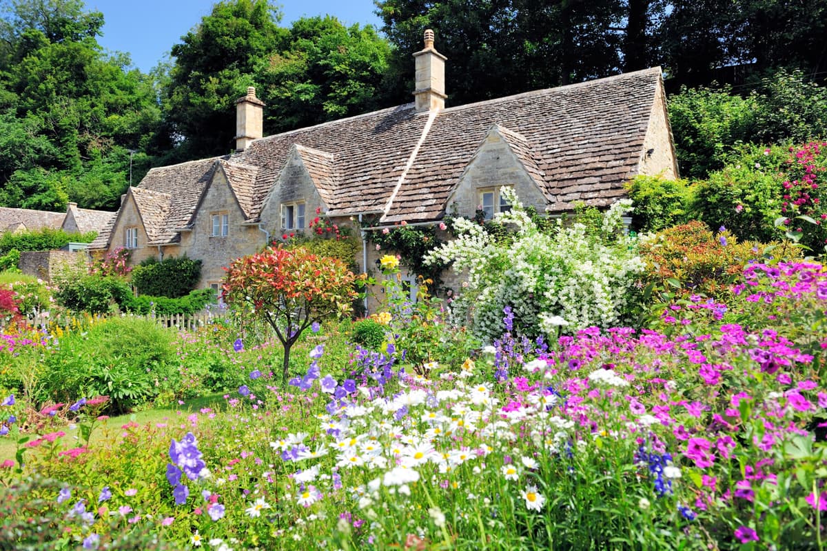 Cotswolds Tour from London with Lunch