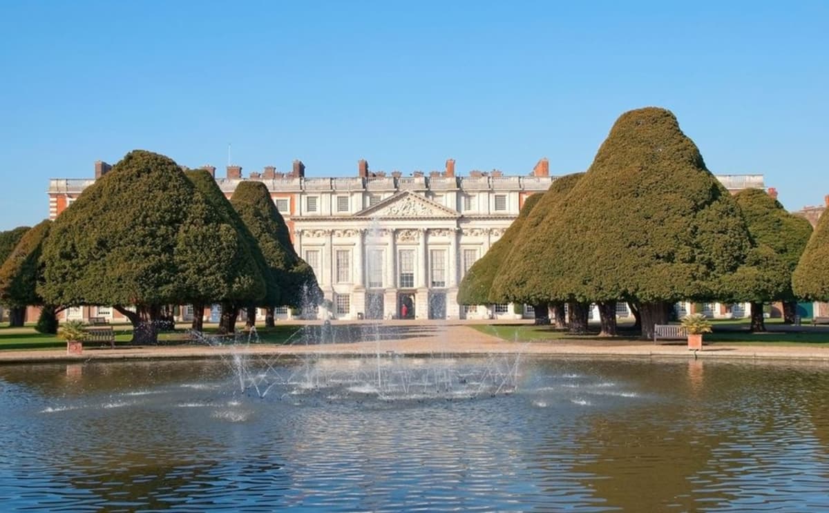 Hampton Court Palace, Windsor Castle, and London Sightseeing Tour