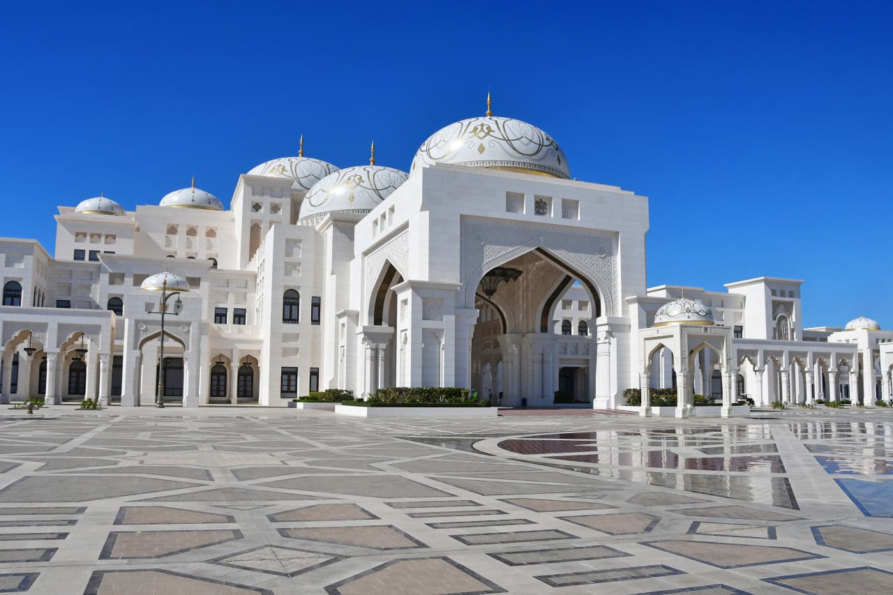 Abu Dhabi Premium City Tour from Dubai: Sheikh Zayed Mosque, Etihad Towers, Qasr Al Watan – photo 8