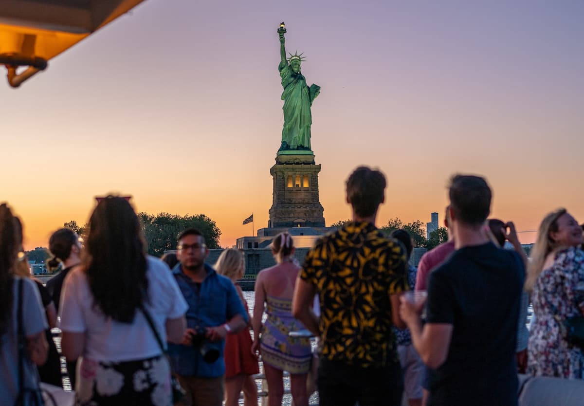 Circle Line Downtown "Liberty Sunset" Evening Cruise (1.5 hours): Reserved Straight-to-Board Ticket