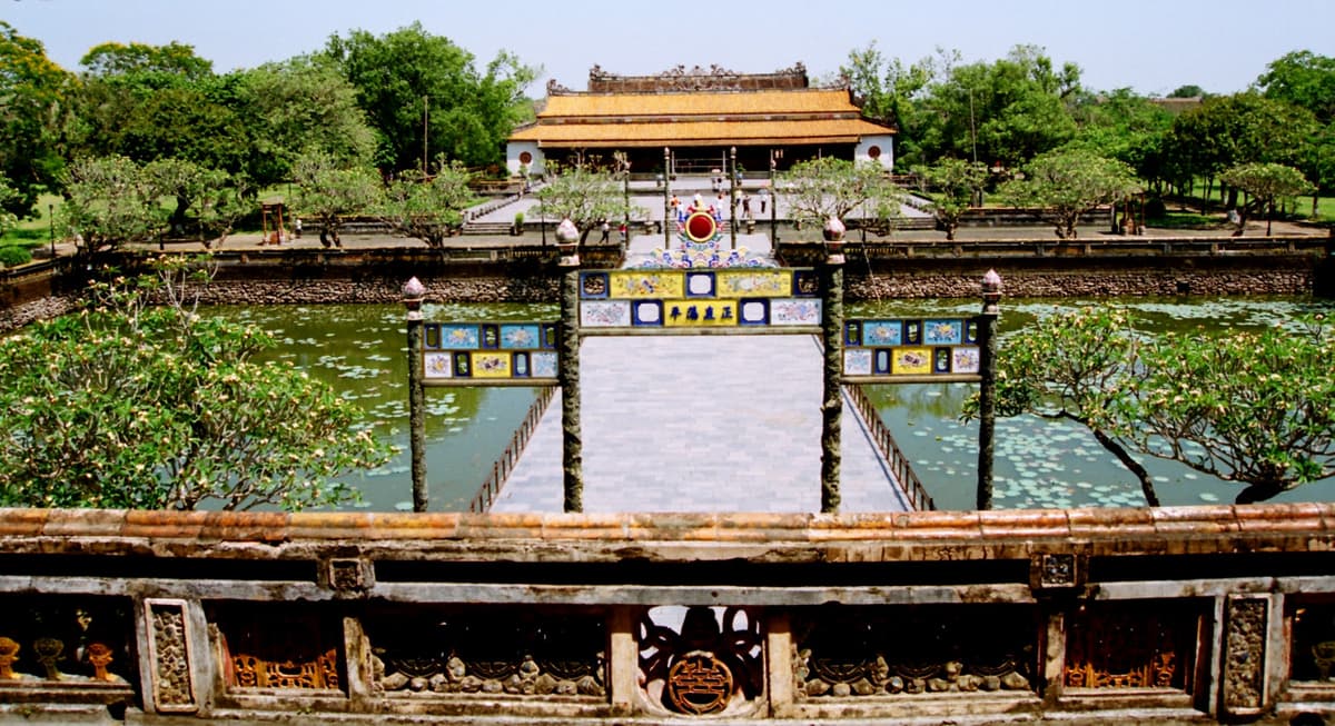 Hue City Tour with Dragon Boat Ride