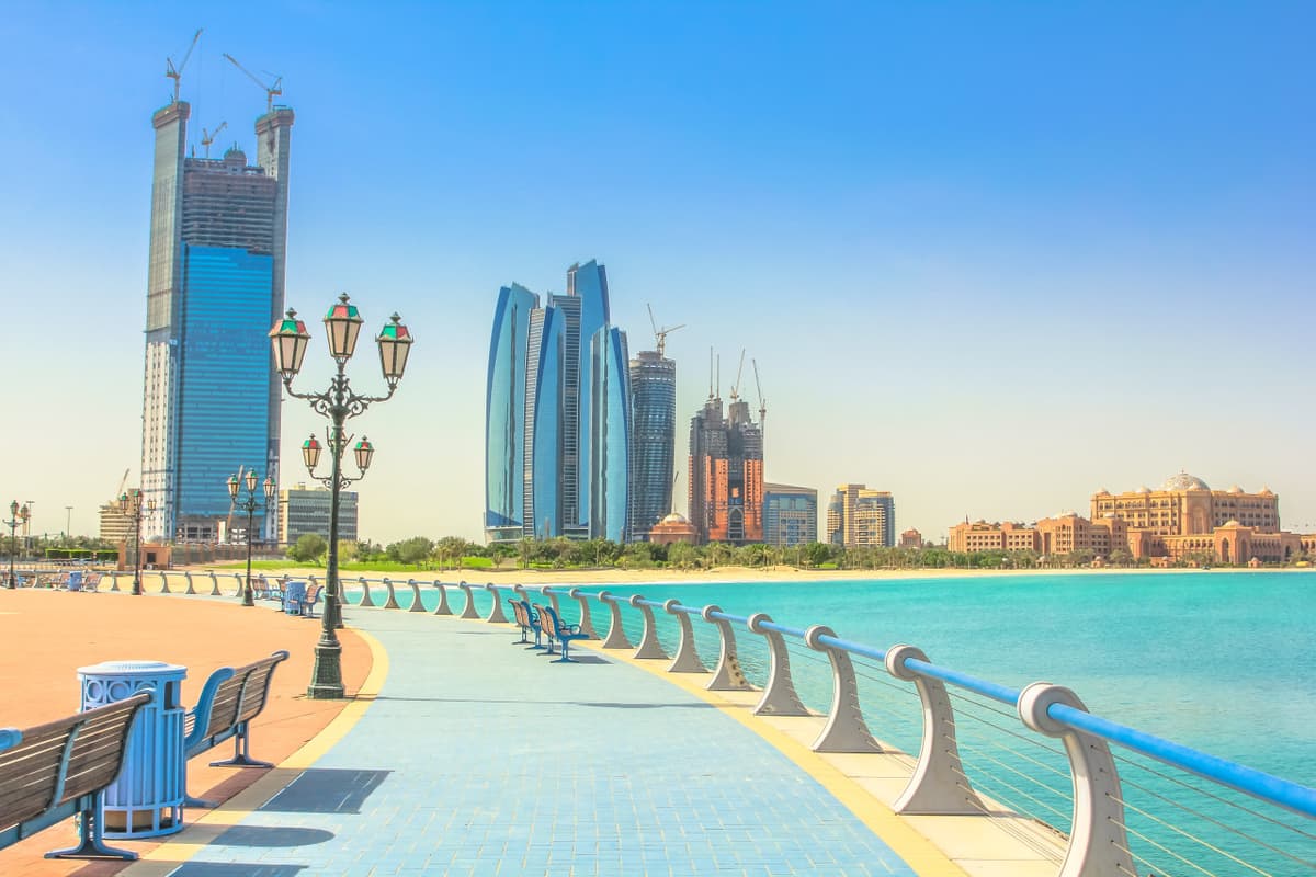 Abu Dhabi Premium City Tour from Dubai: Sheikh Zayed Mosque, Etihad Towers, Qasr Al Watan