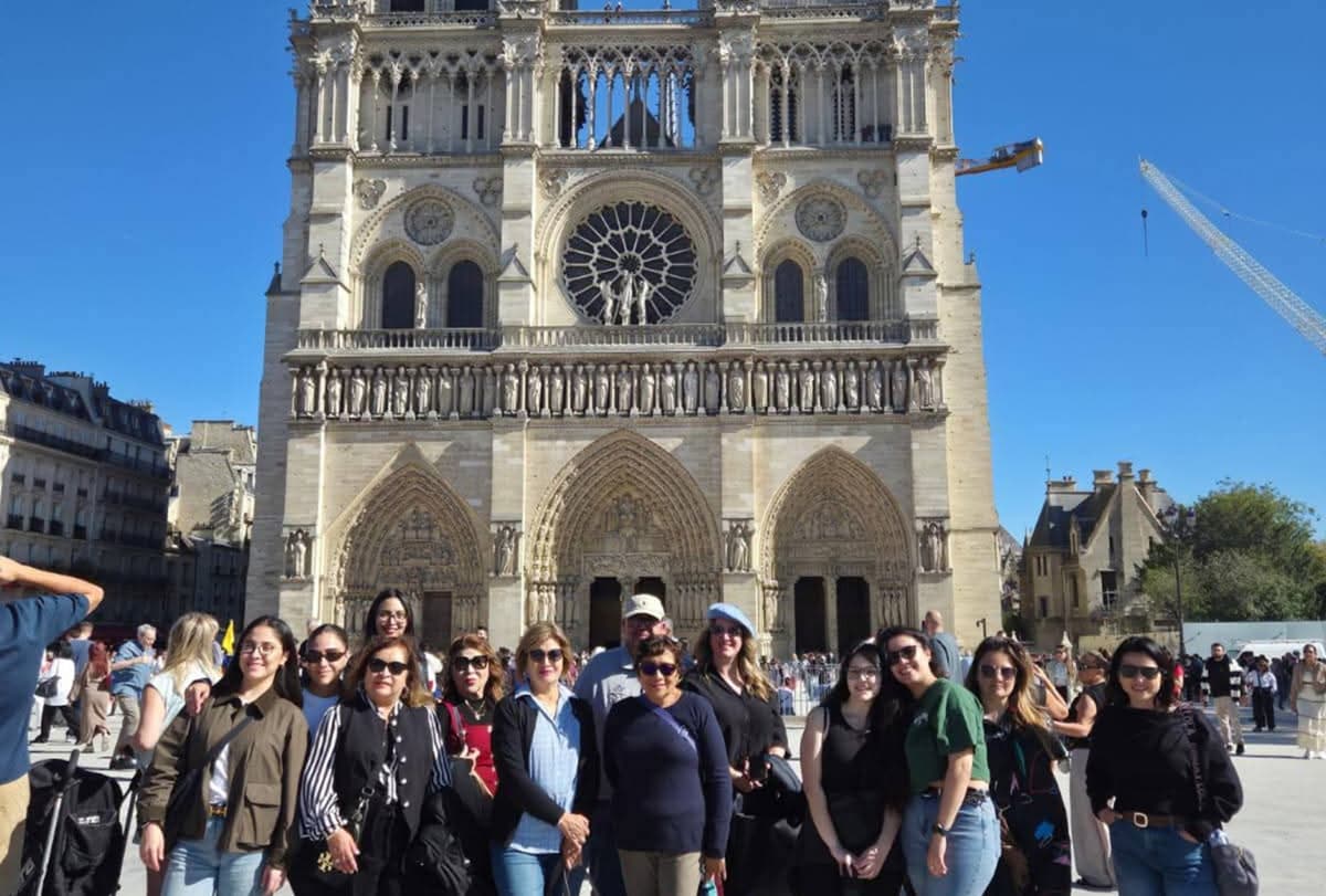 Notre Dame Exterior Tour with English- or Spanish-Speaking Guide & Cathedral Entry