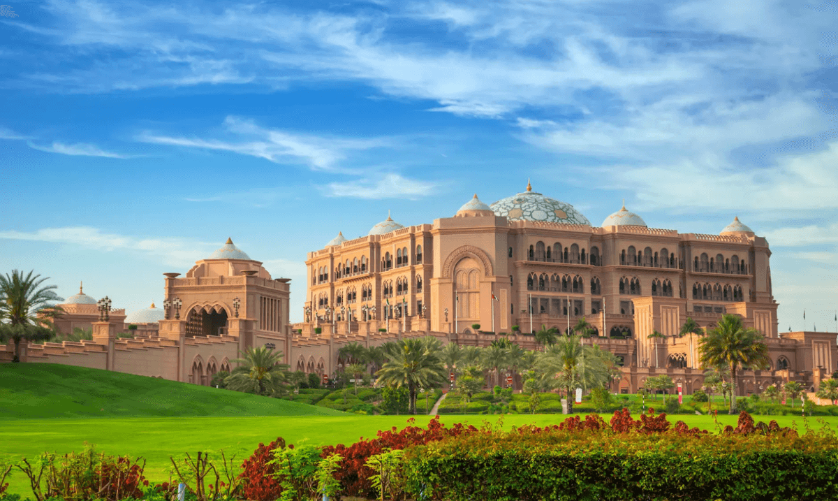 Abu Dhabi Full-Day Tour from Dubai: Sheikh Zayed Mosque, Emirates Palace, Corniche