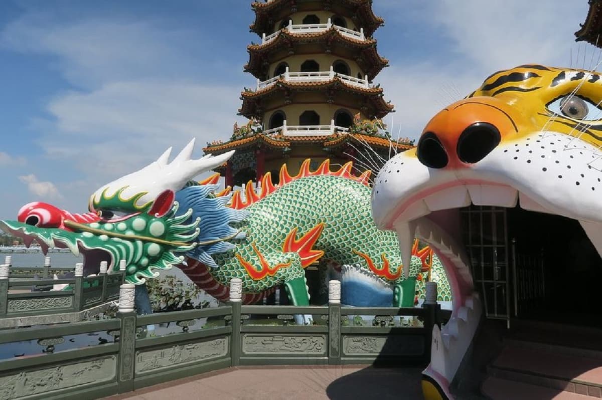Kaohsiung Fo Guang Shan Buddha Museum and Lotus Pond Tour