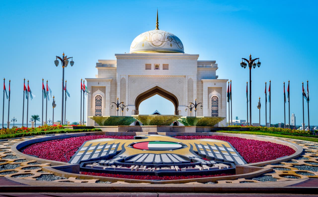 Abu Dhabi Premium City Tour from Dubai: Sheikh Zayed Mosque, Etihad Towers, Qasr Al Watan – photo 2