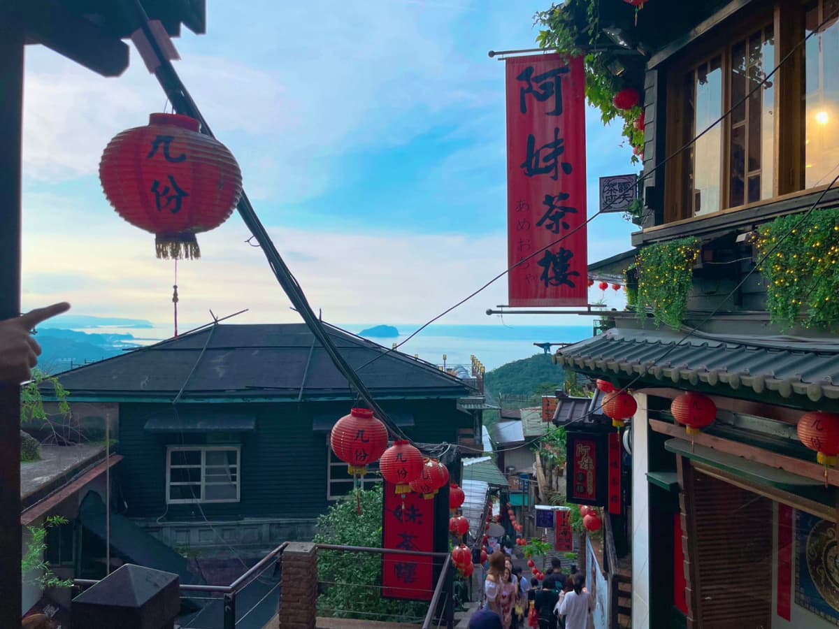 Yehliu, Jiufen, and Shifen Full-Day Tour from Taipei
