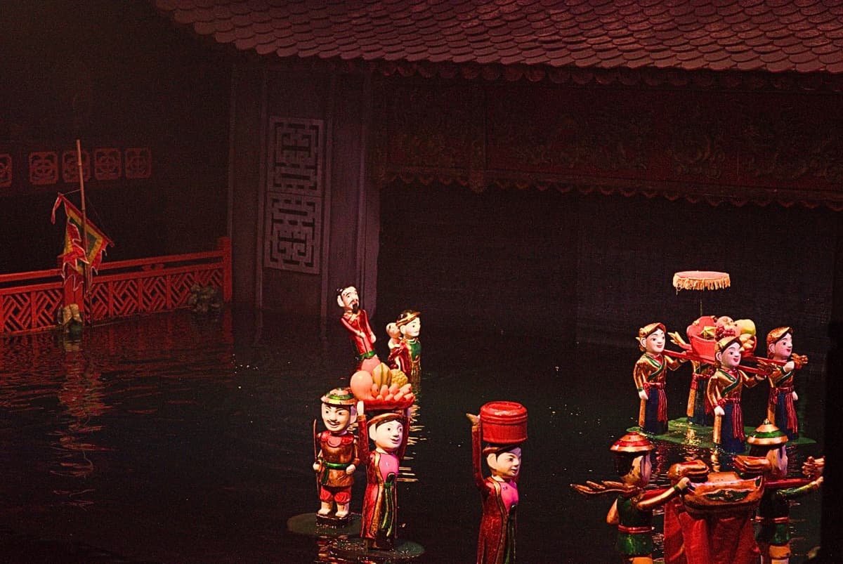 Hanoi Street Food Walking Tour and Water Puppet Show