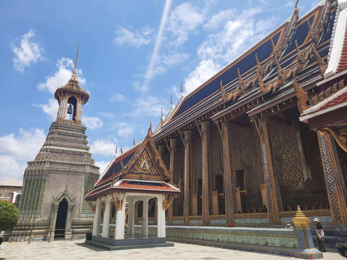 Grand Palace and Wat Phra Kaew Walking Tour