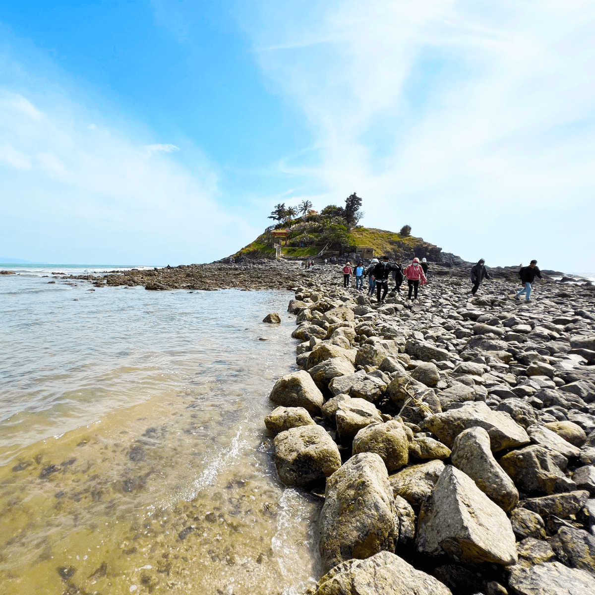 Vung Tau Full-Day Tour from Ho Chi Minh: Thuy Van Beach, Jesus Christ Statue, Thang Tam Temple