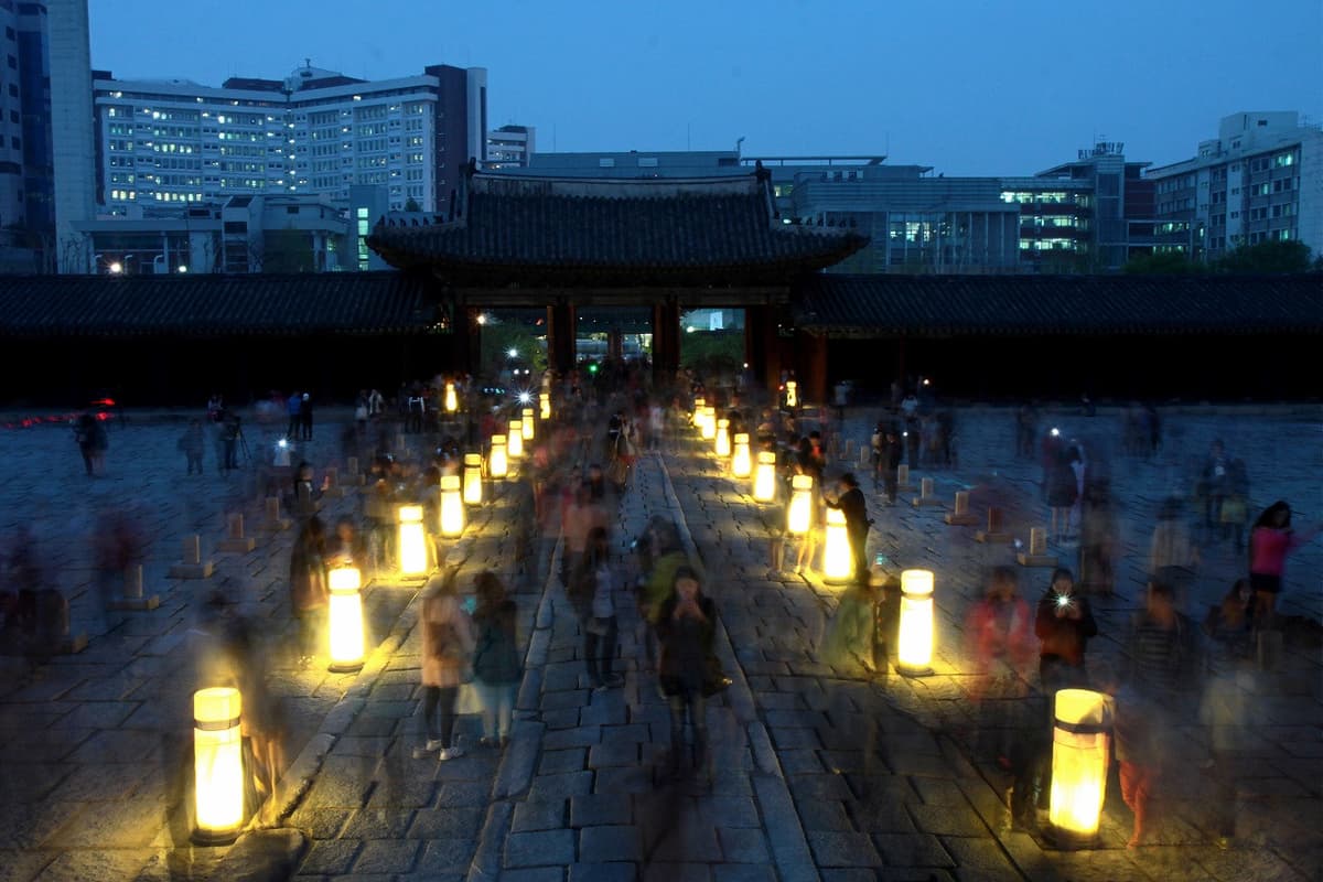 Dongdaemun Hop-on Hop-off Bus Tour by Yellow Balloon City Bus