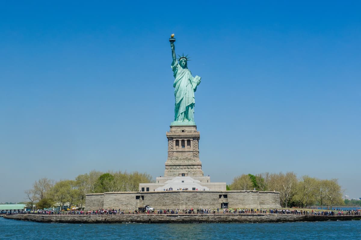 Circle Line "Statue of Liberty Midtown NYC" Cruise (1 hour): Reserved Straight-to-Board Ticket