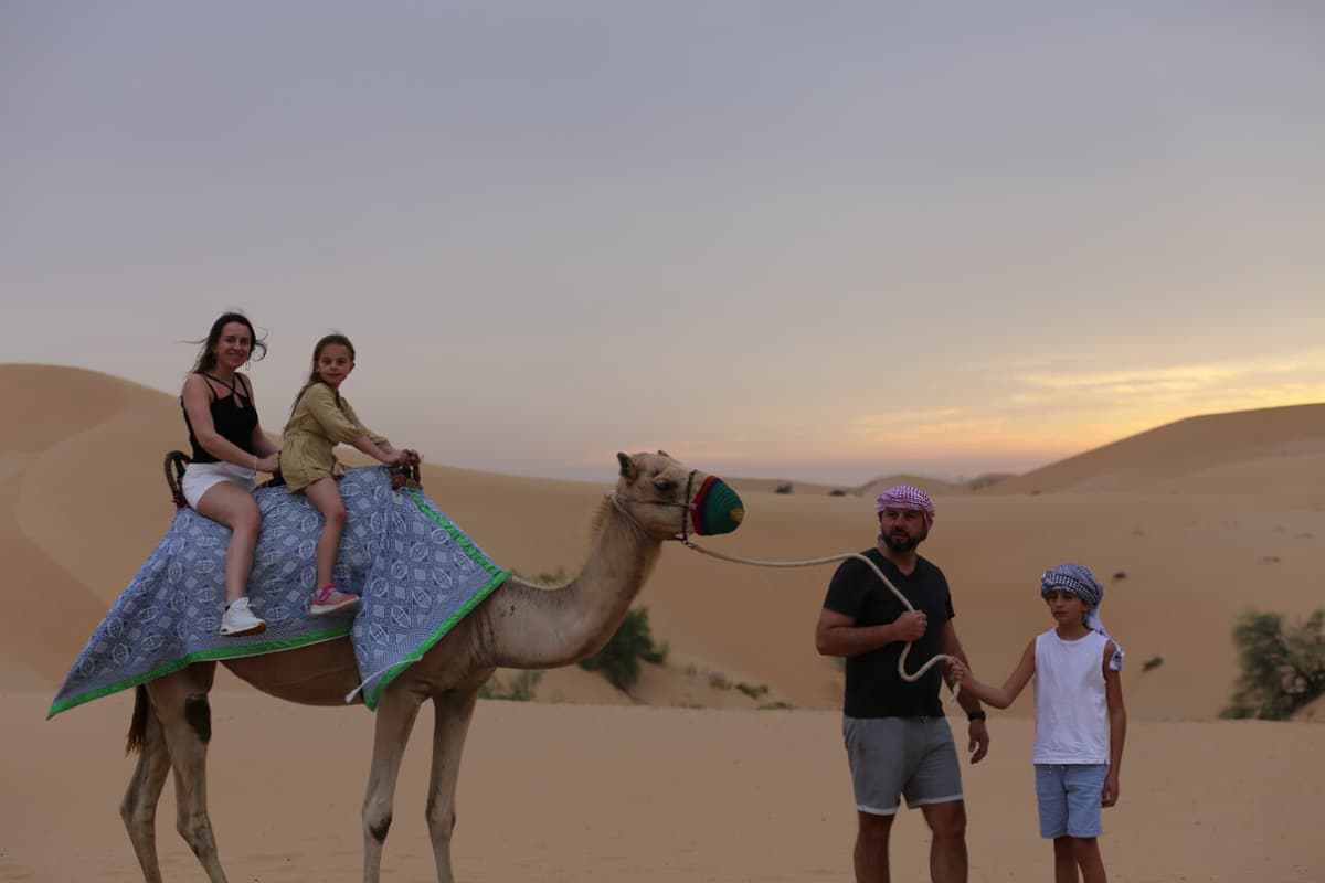 Evening Desert Safari Tour from Dubai with BBQ Dinner