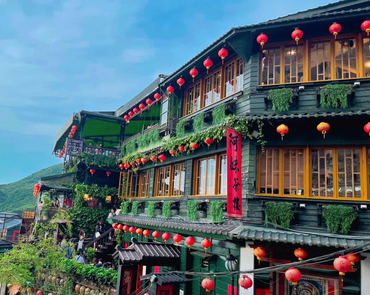 Yehliu, Jiufen, and Shifen Full-Day Tour from Taipei