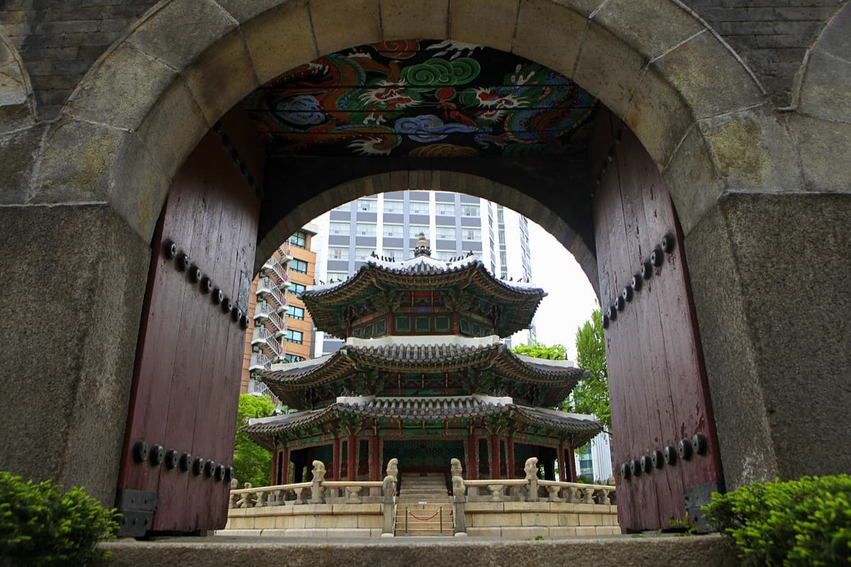 Dongdaemun Hop-on Hop-off Bus Tour by Yellow Balloon City Bus