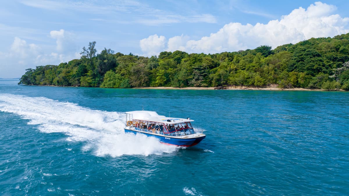 COMBO: Singapore Oceanarium + Albatross Hop-On Hop-Off Speedboat Tickets