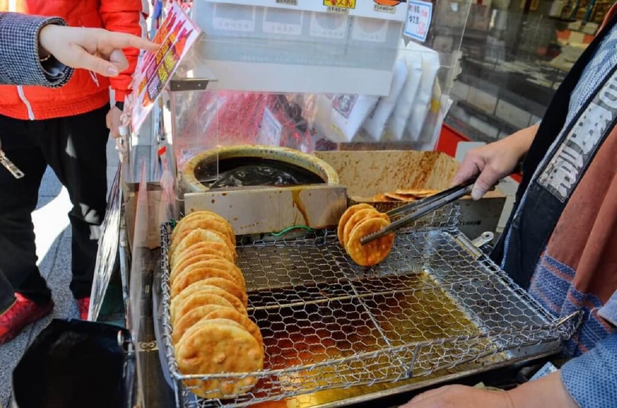 Tokyo Family Food Tour in Asakusa and Sensoji