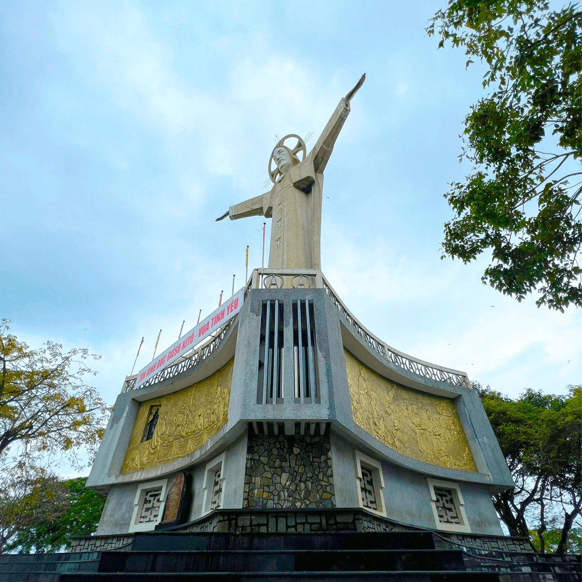 Vung Tau Full-Day Tour from Ho Chi Minh: Thuy Van Beach, Jesus Christ Statue, Thang Tam Temple