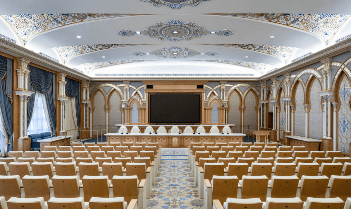 Abu Dhabi Full-Day Tour from Dubai: Sheikh Zayed Mosque, Emirates Palace, Corniche
