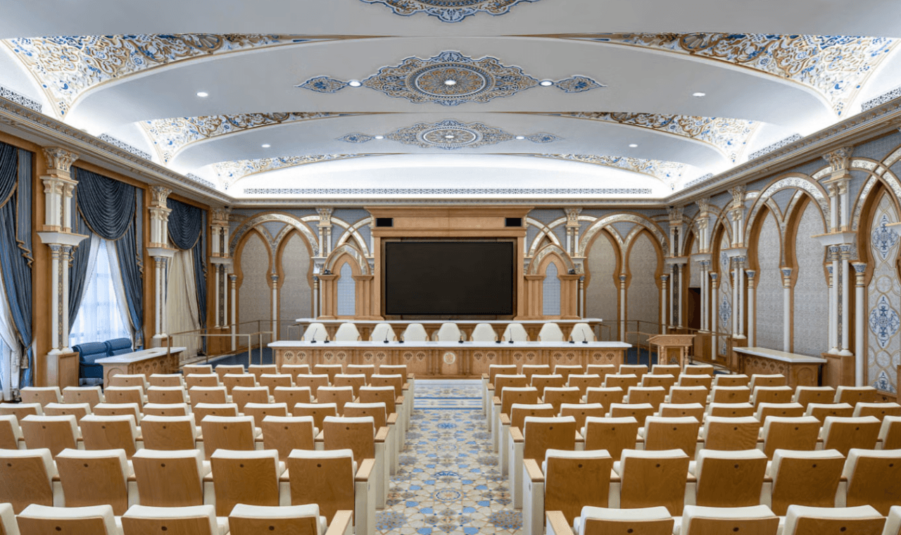 Abu Dhabi Full-Day Tour from Dubai: Sheikh Zayed Mosque, Emirates Palace, Corniche