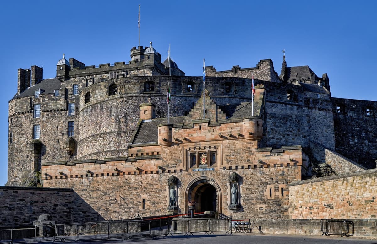 Edinburgh Castle Guided Tour with English-Speaking Guide & Entry