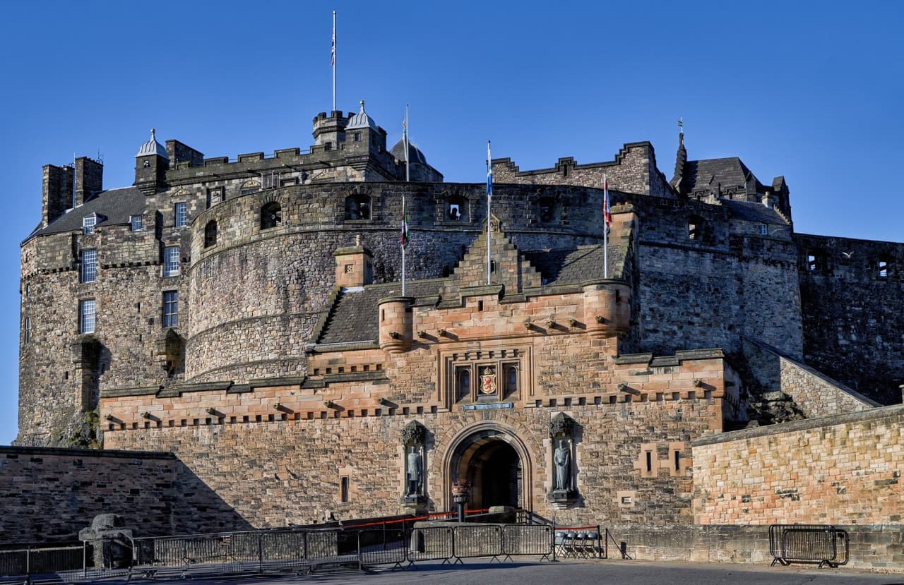 Edinburgh Castle Guided Tour with English-Speaking Guide & Entry