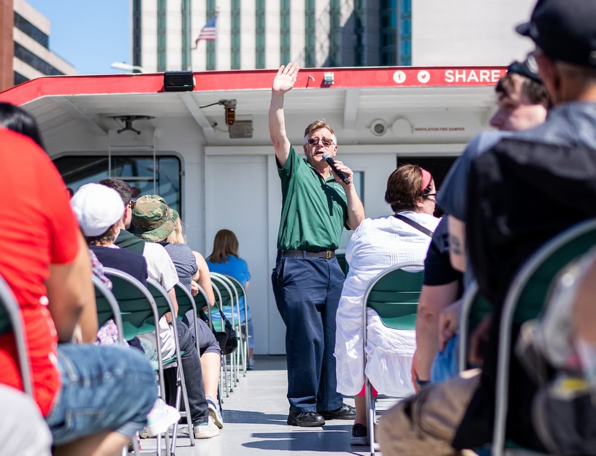 Circle Line "NYC Landmarks" Sightseeing Cruise (1.5 hours): Reserved Straight-to-Board Ticket