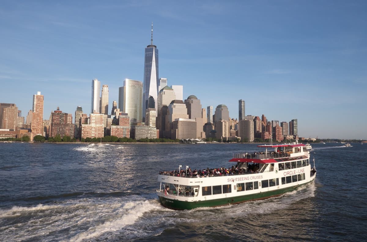 Circle Line "NYC Landmarks" Sightseeing Cruise (1.5 hours): Reserved Straight-to-Board Ticket