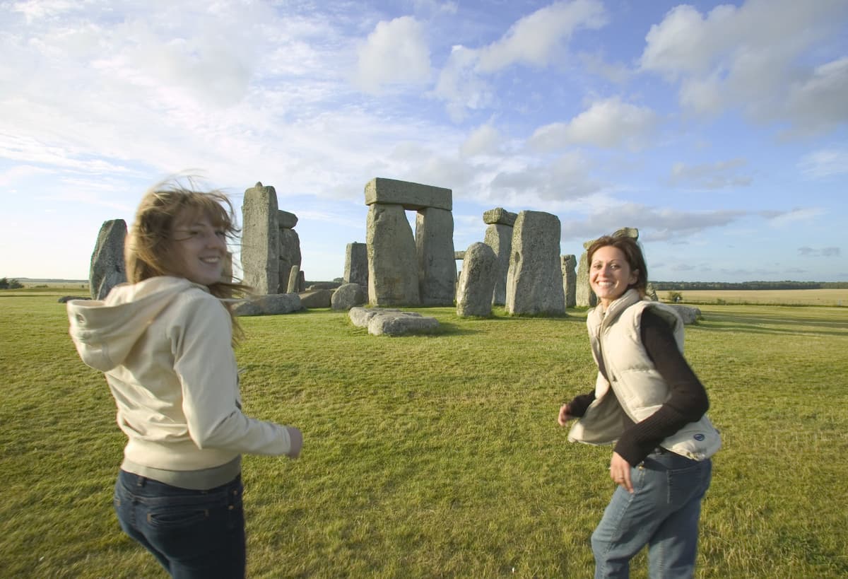 England In One Day: Stonehenge, Bath, Stratford and The Cotswolds Tour