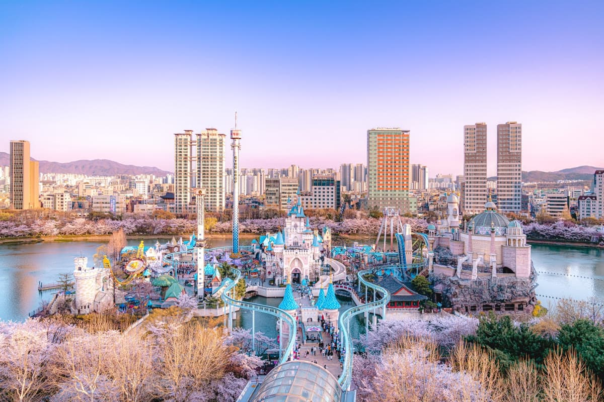 COMBO: Lotte World Adventure Seoul + Seoul Sky Observatory Tickets