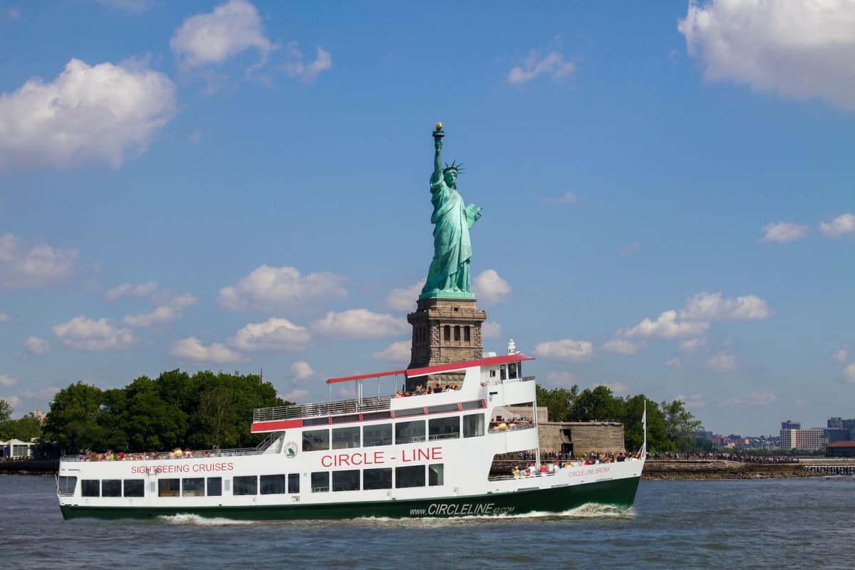 Circle Line "Statue of Liberty Midtown NYC" Cruise (1 hour): Reserved Straight-to-Board Ticket