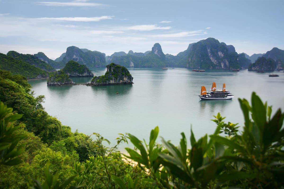 Ha Long Bay Cruise with Round Trip Transfer from Hanoi