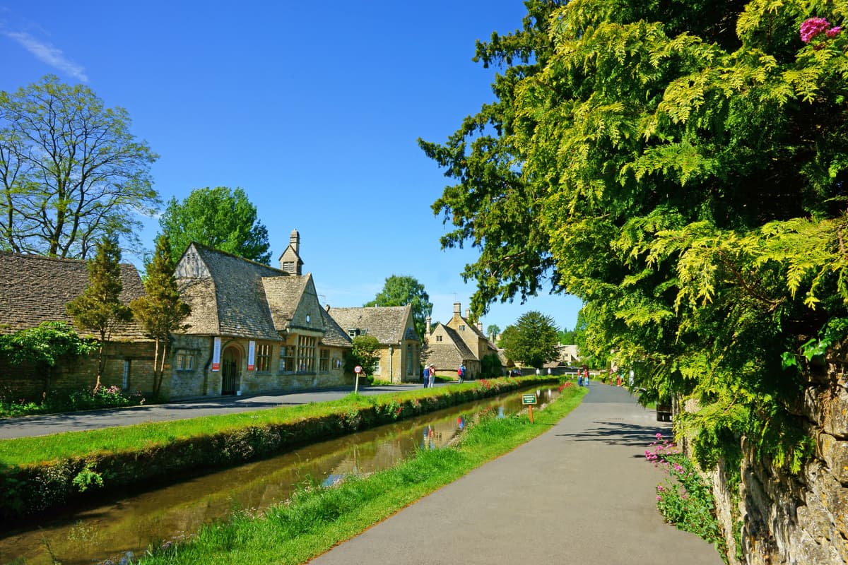 Cotswolds Tour from London with Lunch