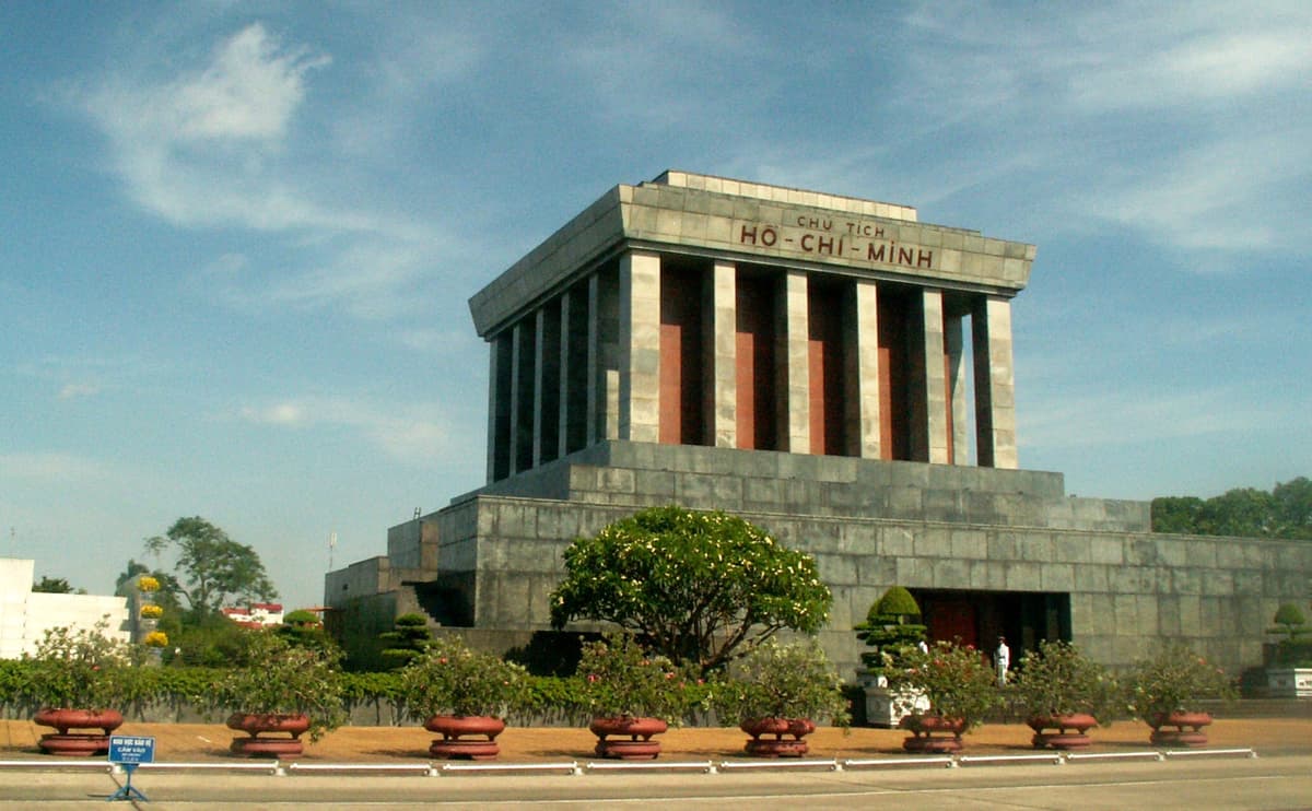 Hanoi Highlights City Tour: Ho Chi Minh Mausoleum, Temple of Literature, Tran Quoc Pagoda