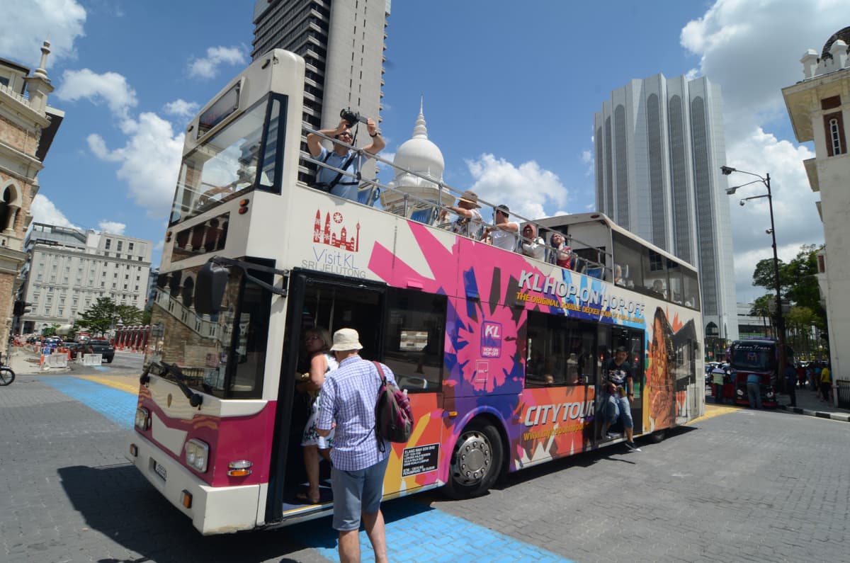 COMBO: KL Hop-on Hop-off Sightseeing Bus Tour + Aquaria KLCC Ticket