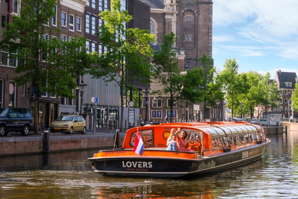 Amsterdam City Centre Canal Cruise Including Audioguide