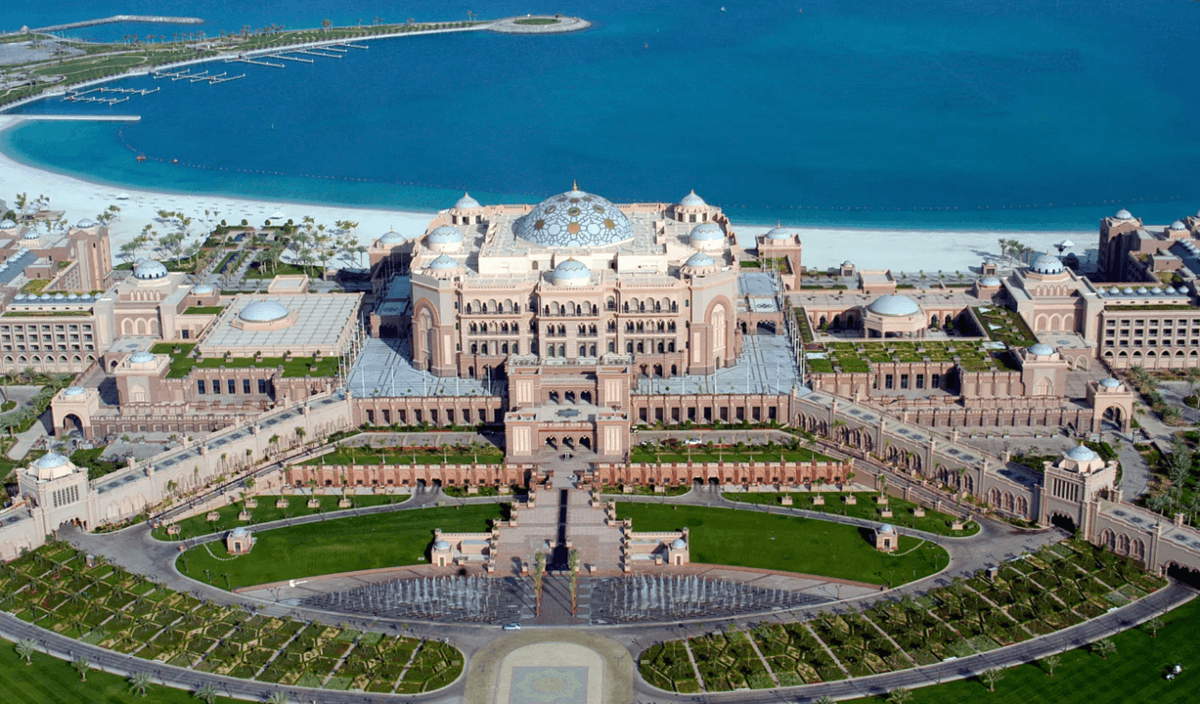Abu Dhabi Full-Day Tour from Dubai: Sheikh Zayed Mosque, Emirates Palace, Corniche