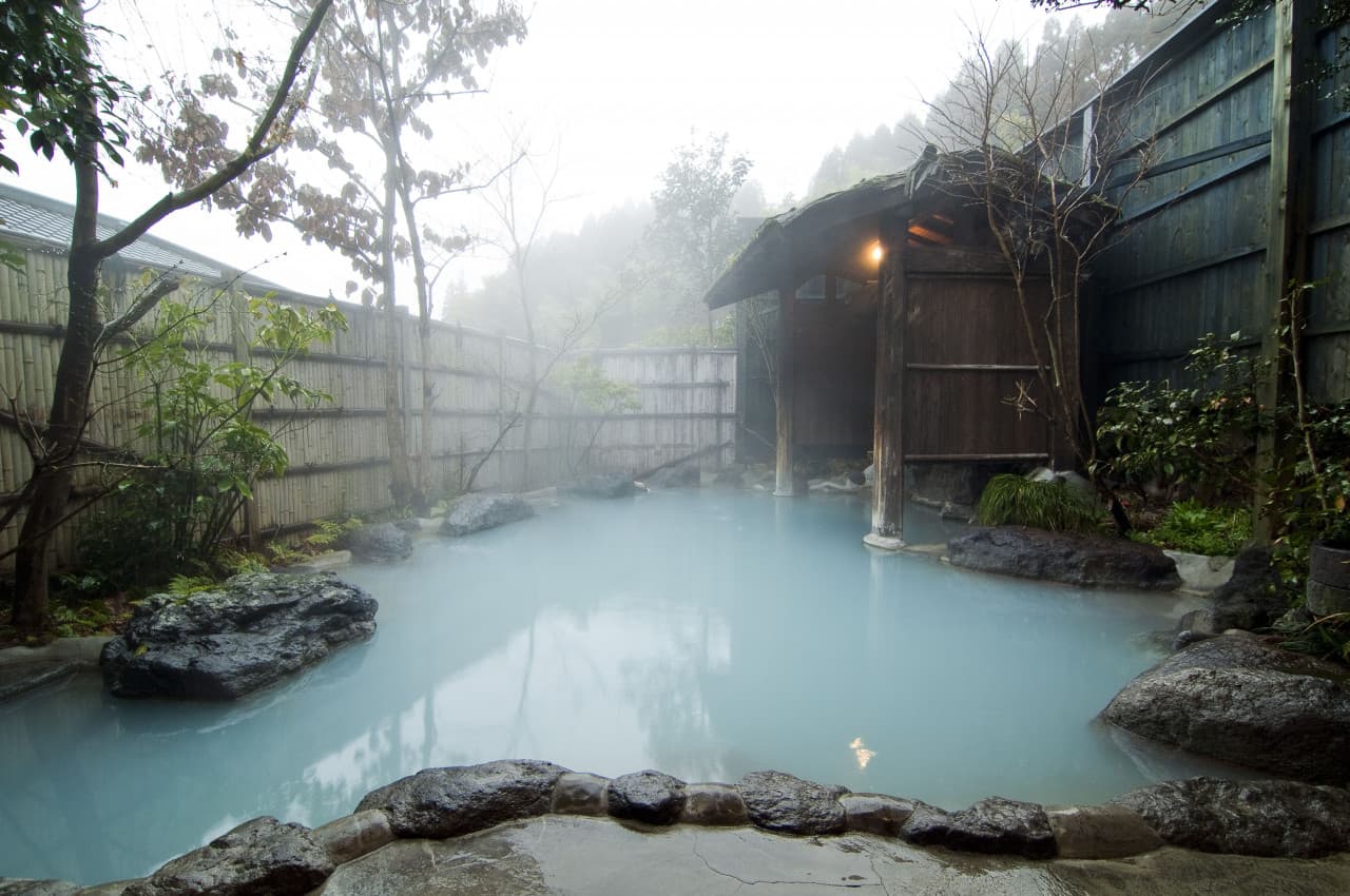Kumamoto Castle, Aso Volcano, and Kurokawa Onsen Kyushu Tour from Fukuoka – photo 3