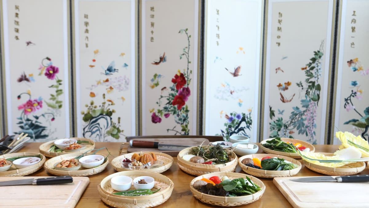 Seoul Cooking Class with Traditional Market Walking Tour
