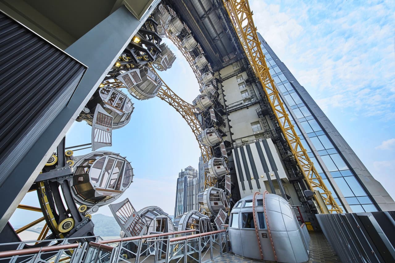 Studio City Macau Golden Reel Ferris Wheel – photo 5