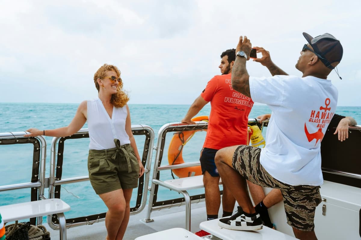 Waikiki: Daytime Glass Bottom Boat Tour