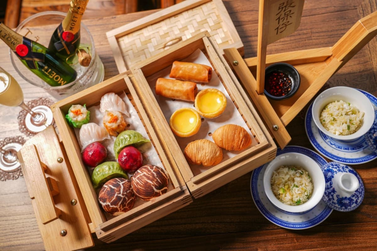 Aqualuna Dim Sum Cruise with Lei Yue Mun Self-Guided Tour