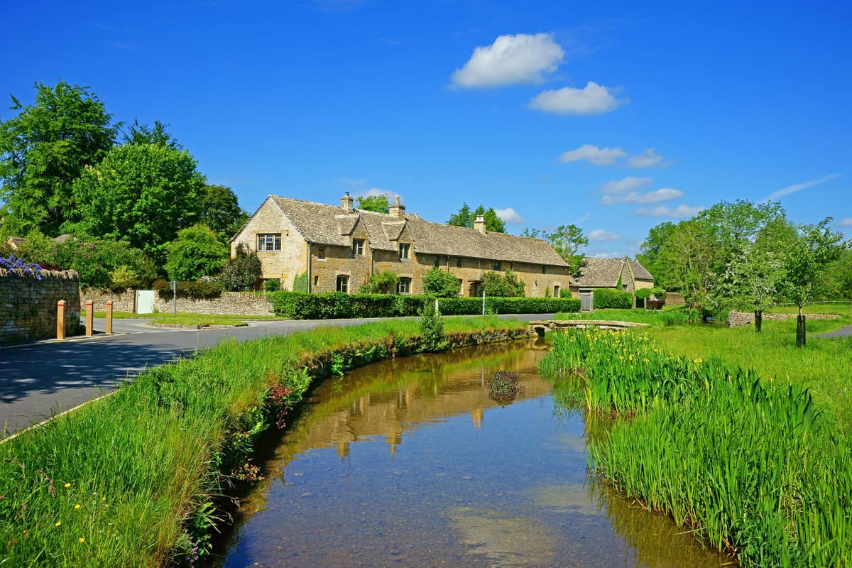 Cotswolds Tour from London with Lunch