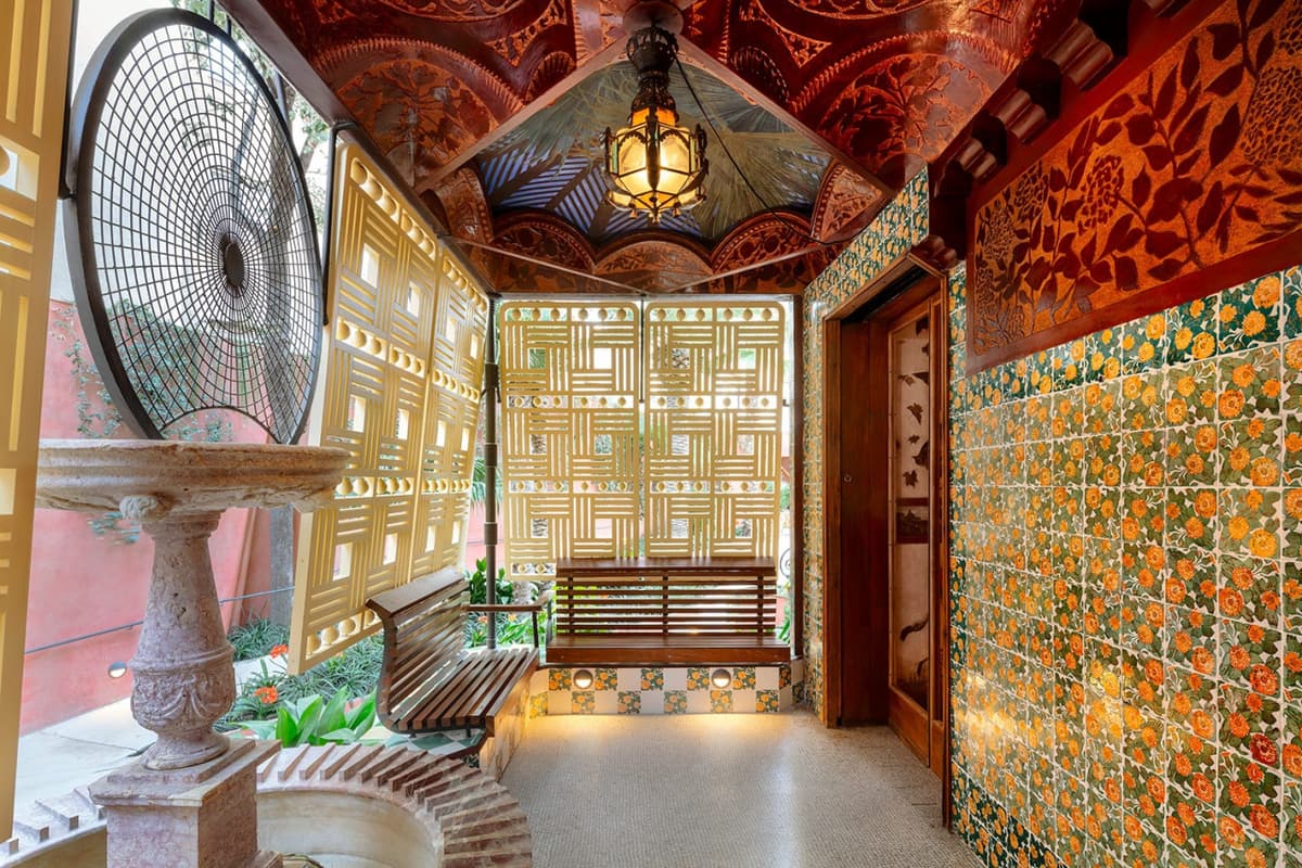 Gaudi Houses: Casa Vicens, Casa Batllo, Casa Mila Guided Tour in English, Mandarin, Korean