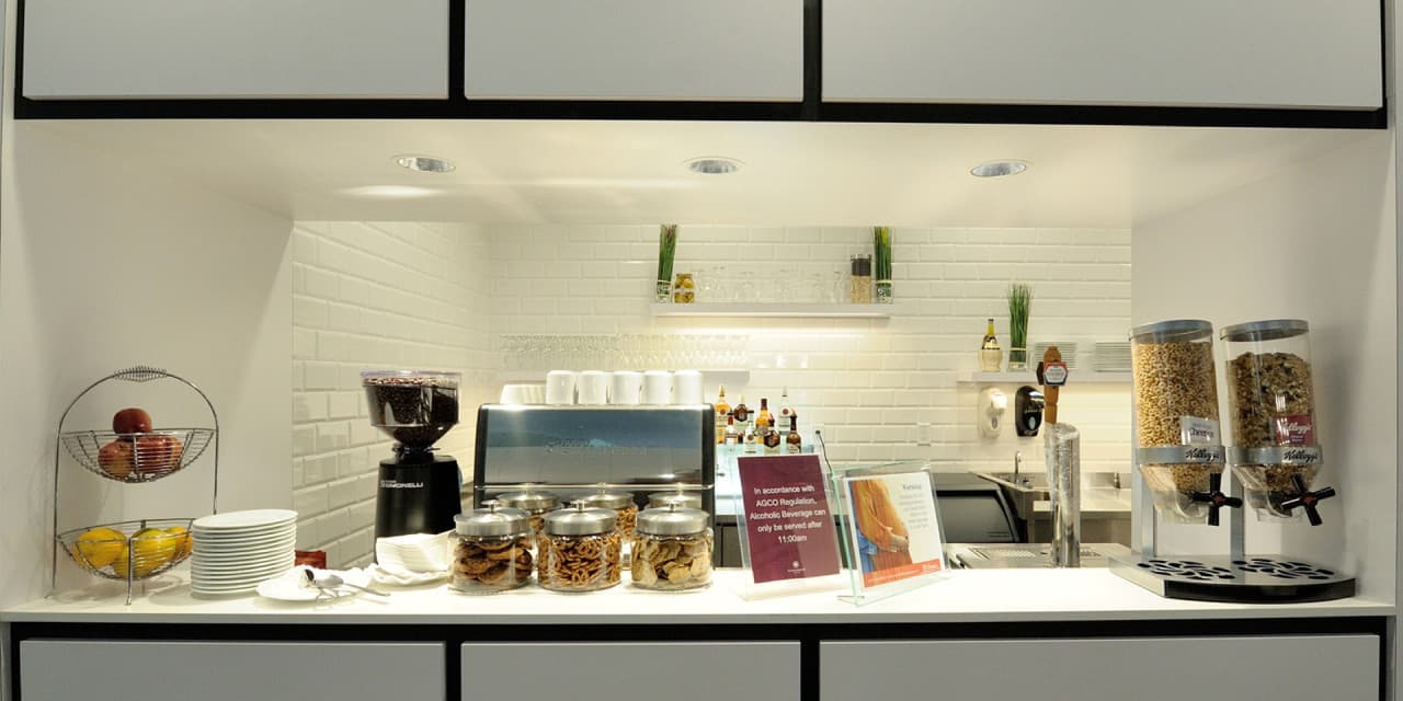 Plaza Premium Lounge - Toronto Pearson International Airport Terminal 1 – photo 3